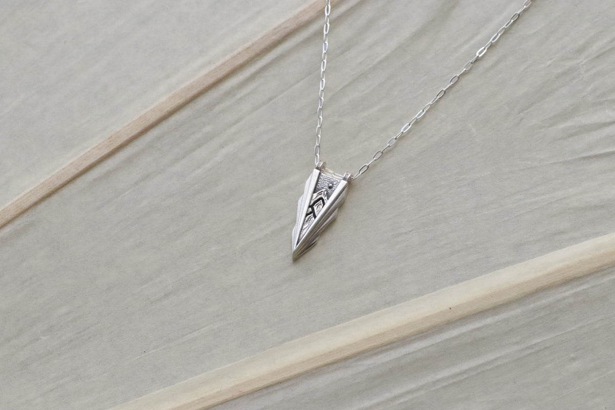 Deco Layered Mountain Momento
