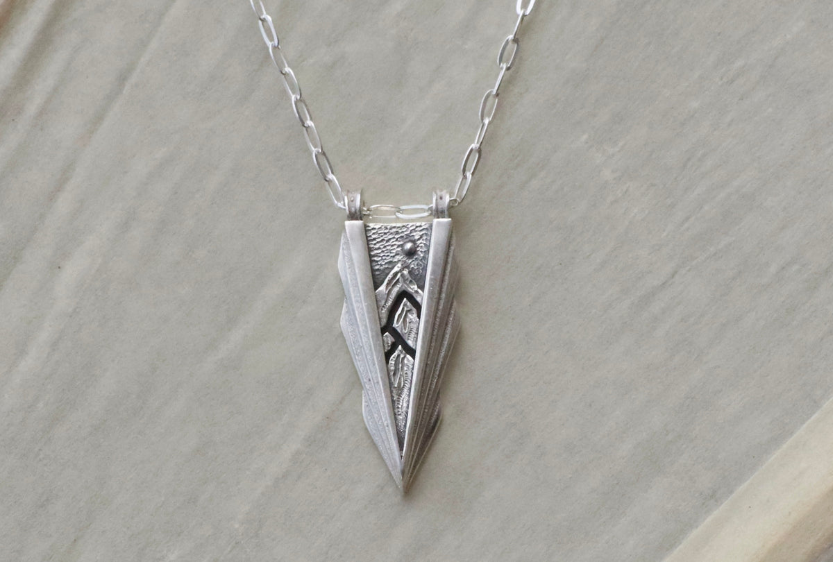 Deco Layered Mountain Momento