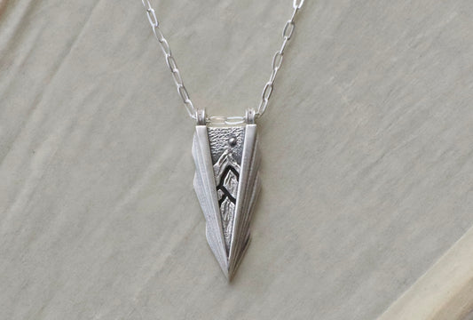 Deco Layered Mountain Momento